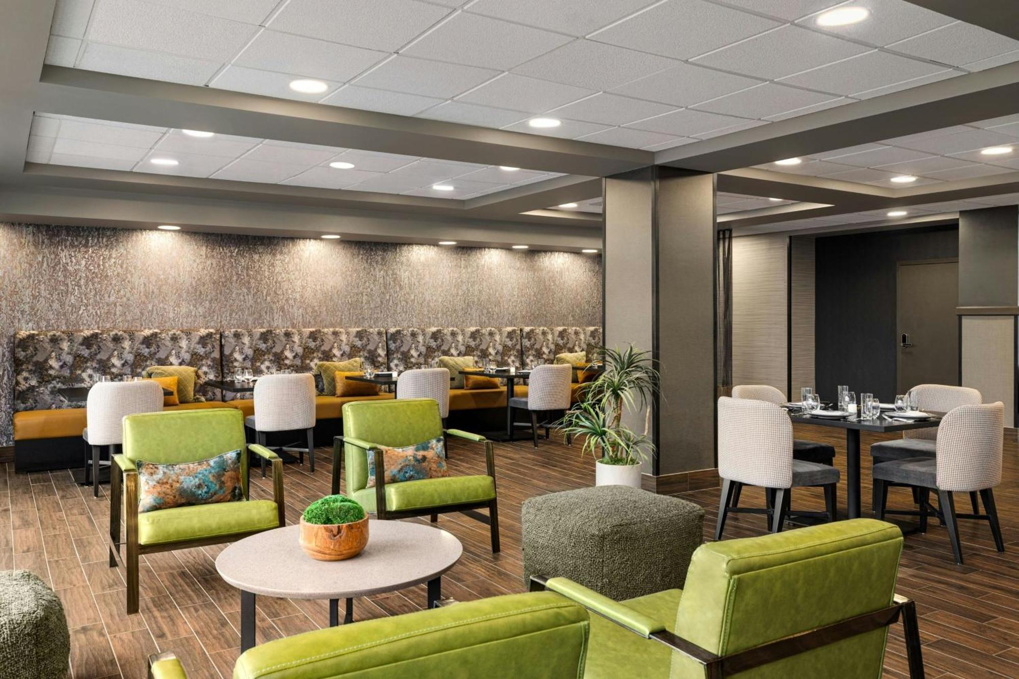 Four Points By Sheraton Columbus-Polaris Exterior photo